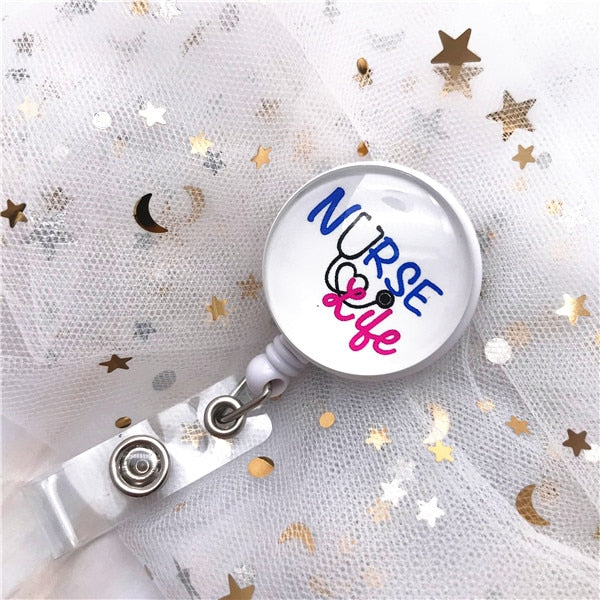 Badges rétractables pour soignants