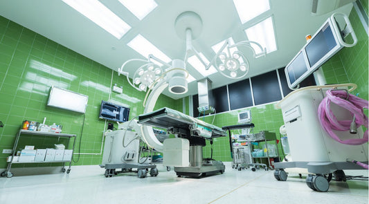 Infirmière en garde de nuit dans un service hospitalier