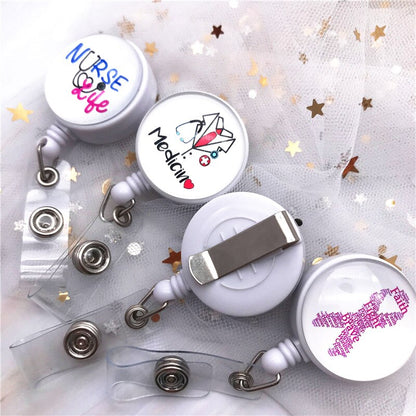 Badges rétractables pour soignants