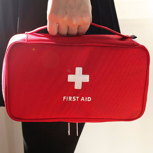 trousse de premiers soins rouge