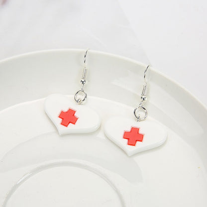 Des boucles d’oreilles en résine pour femmes