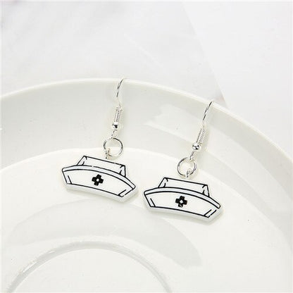 Des boucles d’oreilles en résine pour femmes