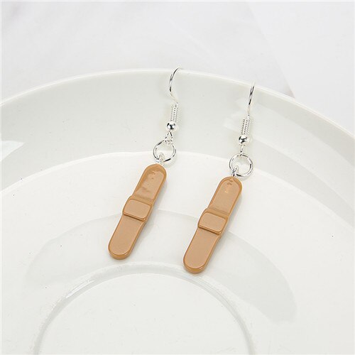 Des boucles d’oreilles en résine pour femmes
