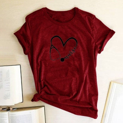 T-shirt manches courtes, col rond femme, avec cœur imprimé stéthoscope infirmière