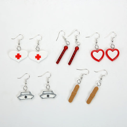 Des boucles d’oreilles en résine pour femmes