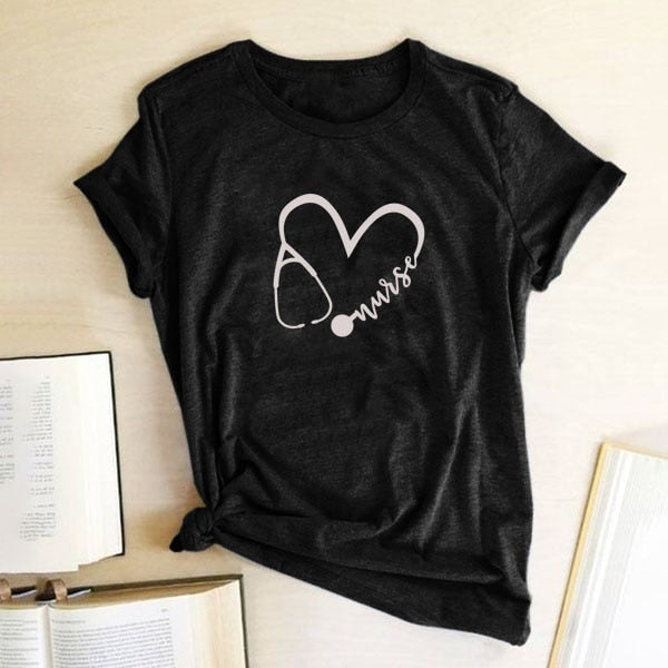T-shirt manches courtes, col rond femme, avec cœur imprimé stéthoscope infirmière