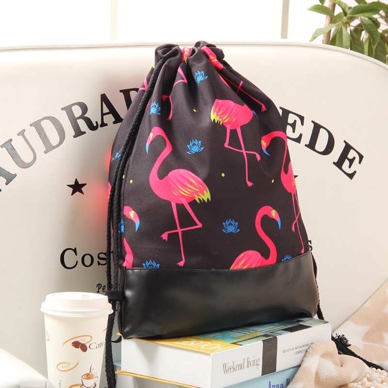 Le joli sac à dos à motif flamant rose