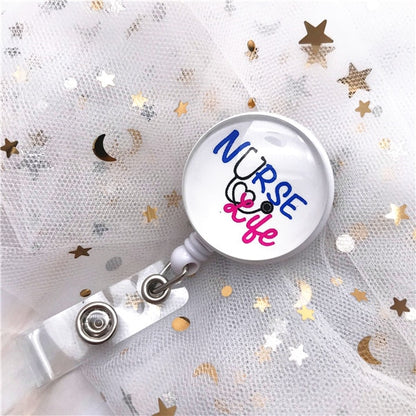 Badges rétractables pour soignants