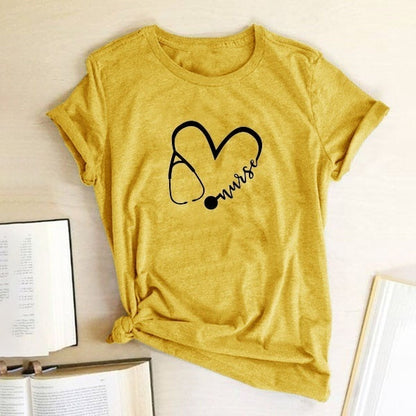 T-shirt manches courtes, col rond femme, avec cœur imprimé stéthoscope infirmière
