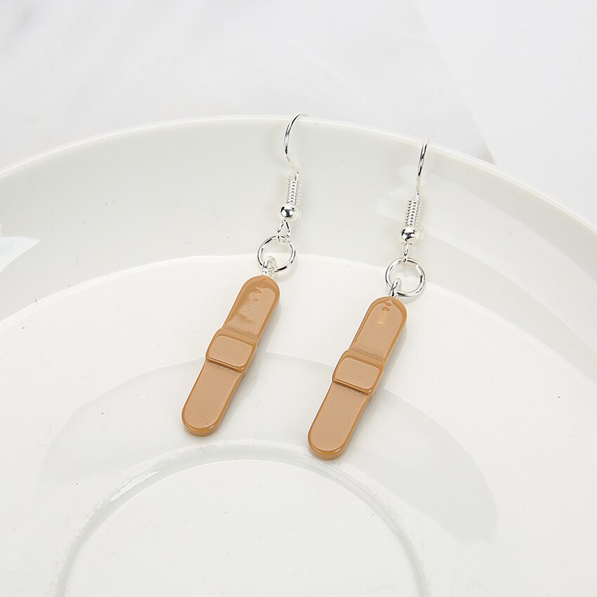 Des boucles d’oreilles en résine pour femmes