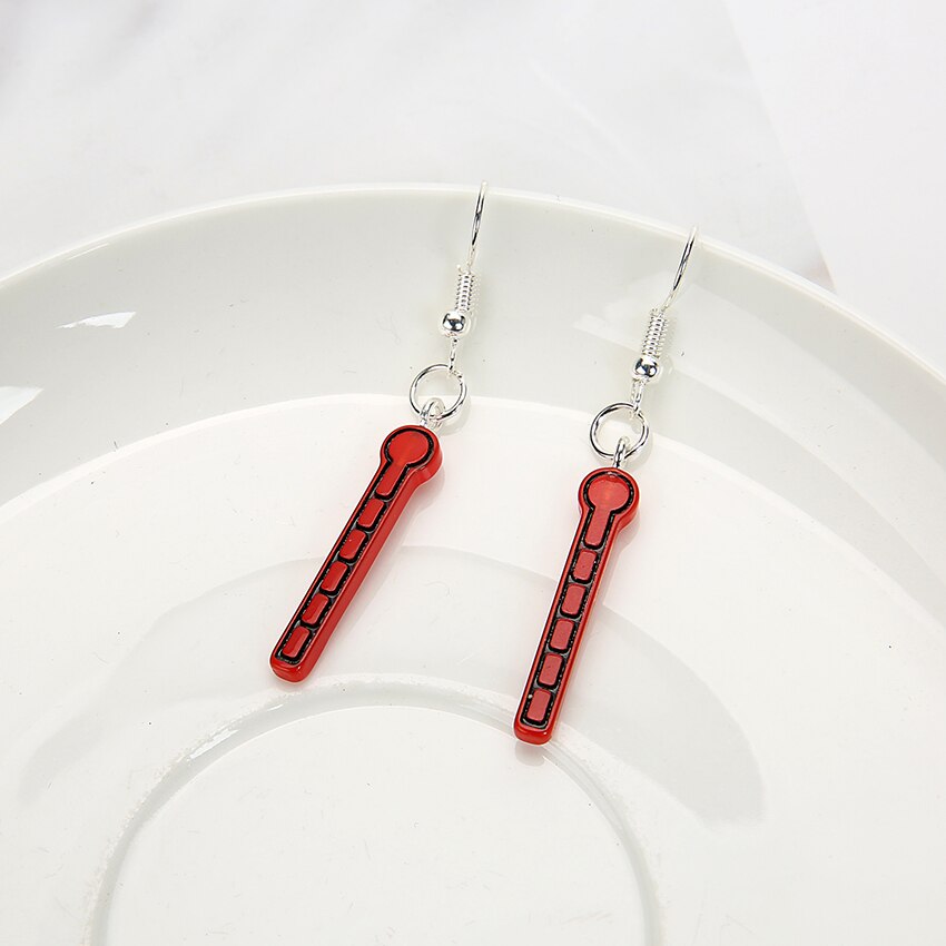 Des boucles d’oreilles en résine pour femmes